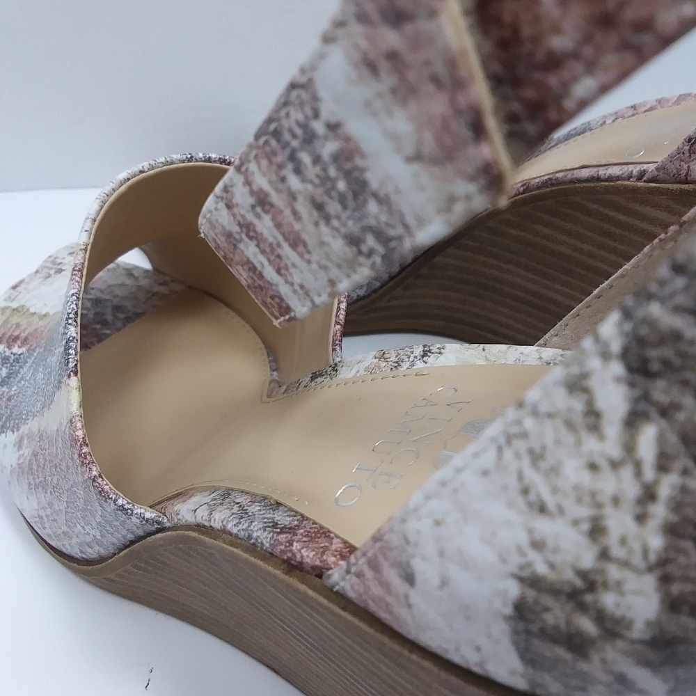 VINCE CAMUTO Deedriana Printed Leather Wooden Wedge Sandals NWOT - Picture 11 of 14